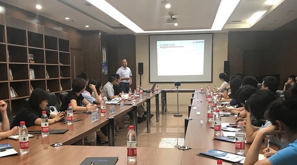 大菠萝福利站科技李總受邀參加企業家座談會